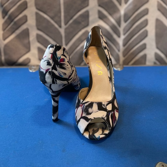 Patterned Heels - Picture 2 of 2